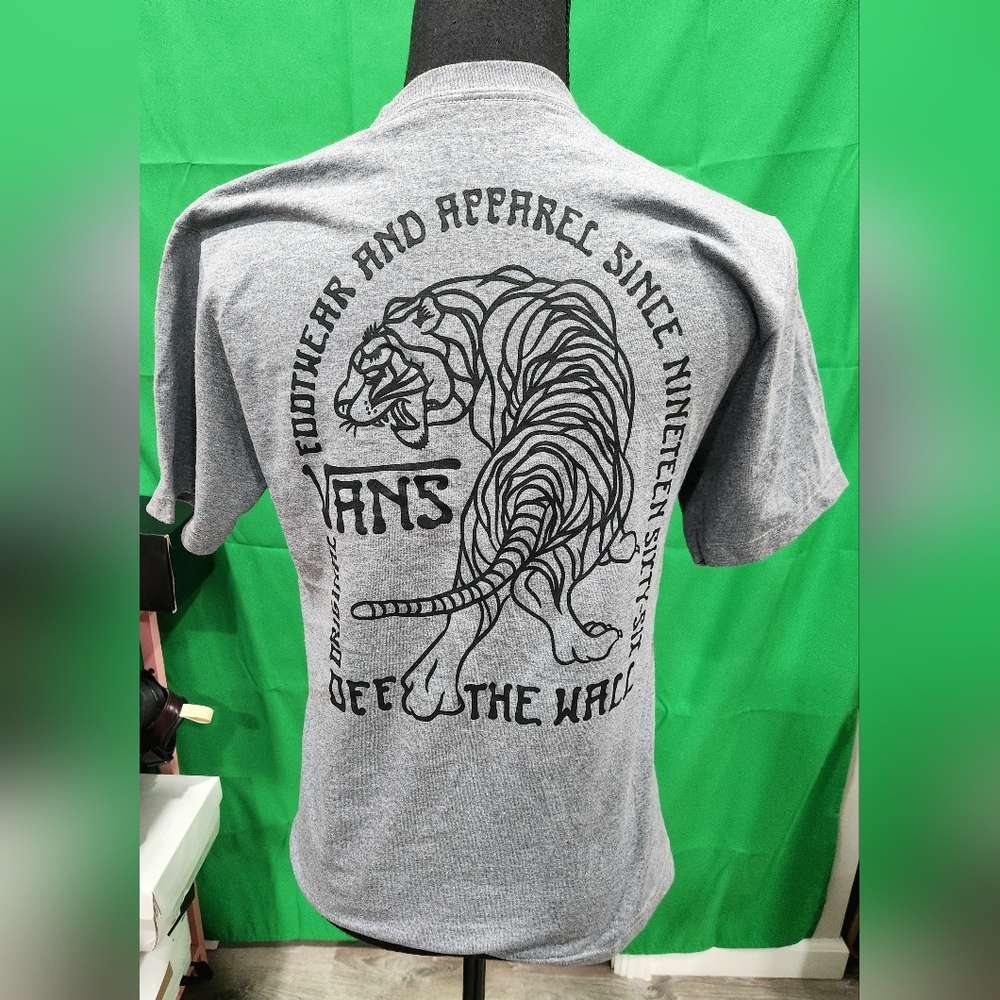 Brand new vans womans size medium Gray tiger tshirt skater cali punk